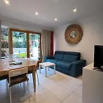 T2 Le Clos Fleuri * Le Lavandou